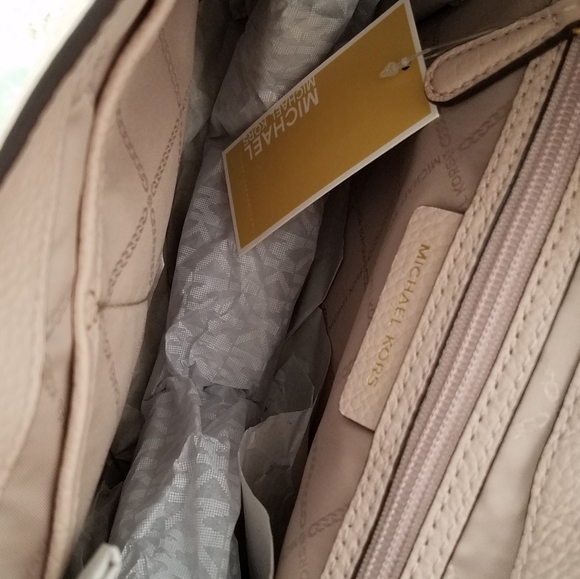 NEW Michael Korrs Soft Pink Leather Lillian Purse - Picture 4 of 7